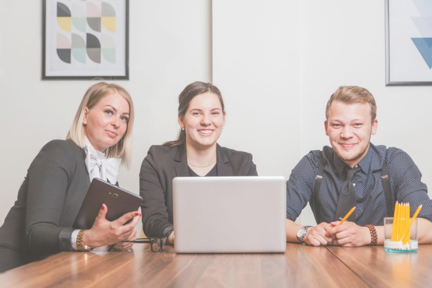 Detaillierte Finanzberichte und Datenvisualisierungen